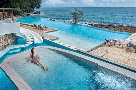 holiday palace sihanoukville.